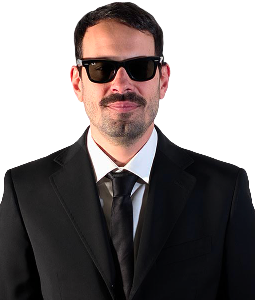 Francesco Cini vestito con abito elegante in posa da man in black